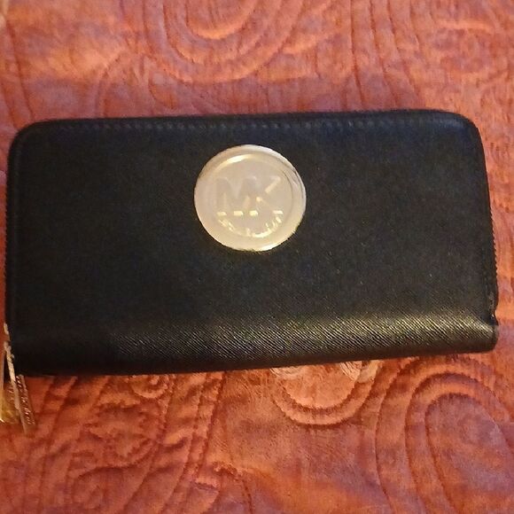Michael Kors Black Wallet - Picture 1 of 4